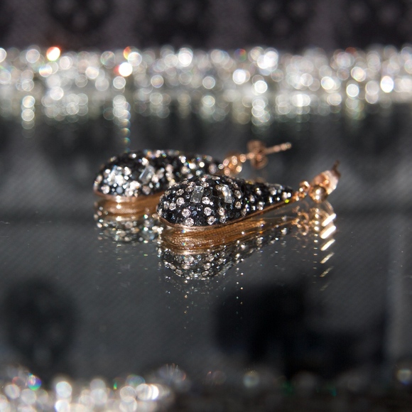 Gorgeous 18kt Gold Dipped Swarovski Earrings - Picture 2 of 8